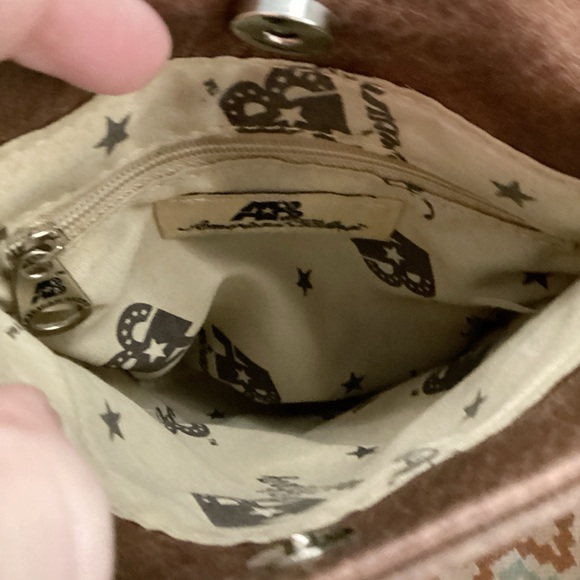 Elegant Brown Crossbody Bag‎ with Patterned Strap - Picture 3 of 4